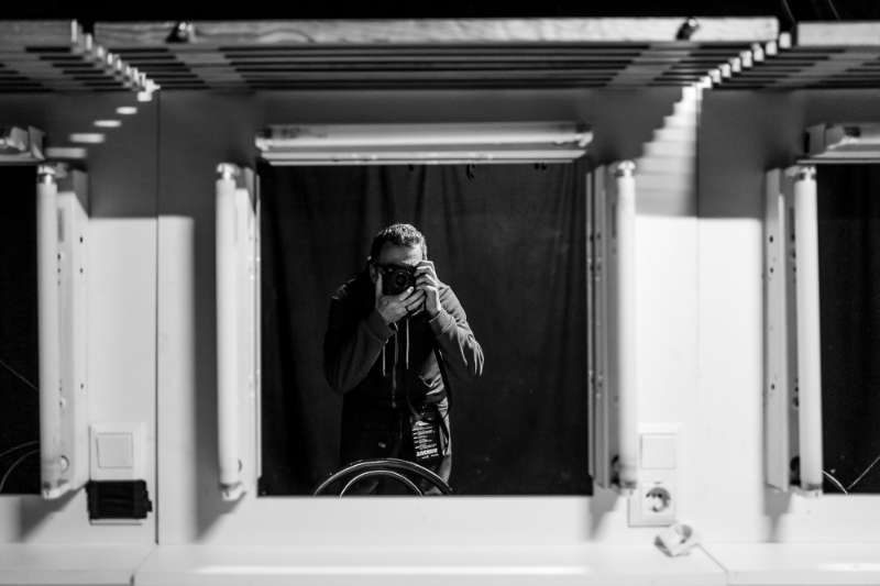 Florian caught himself in a mirror backstage at beyond tellerrand and you can’t see his face as the camera is in front of it