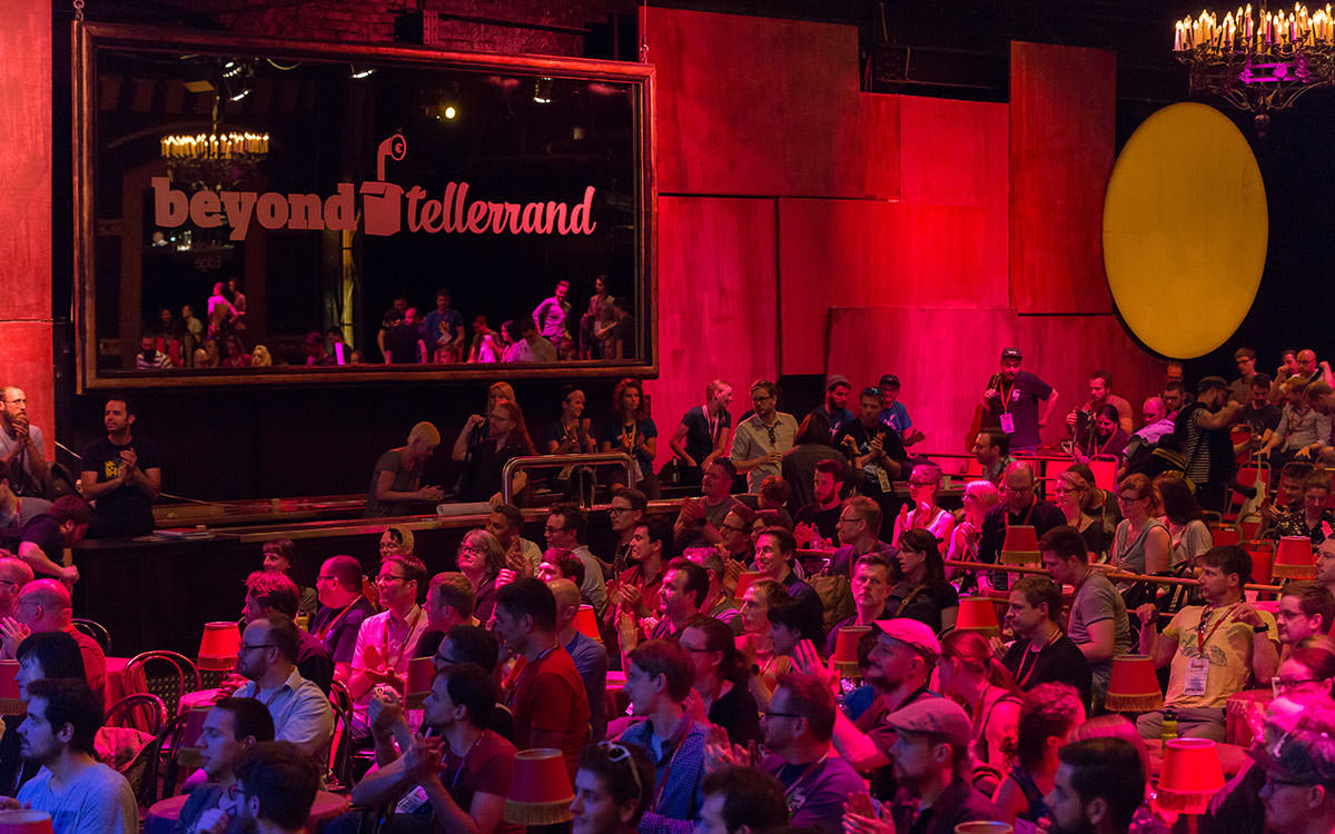 Image of the whole theatre and the audience