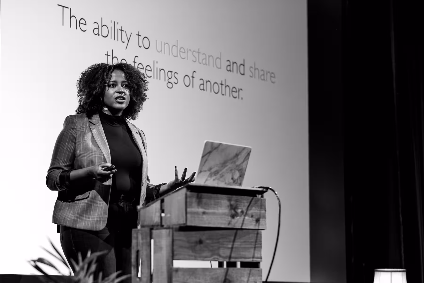 Photo of Sharon Steed taken at beyond tellerrand in Berlin 2019 by Florian Ziegler