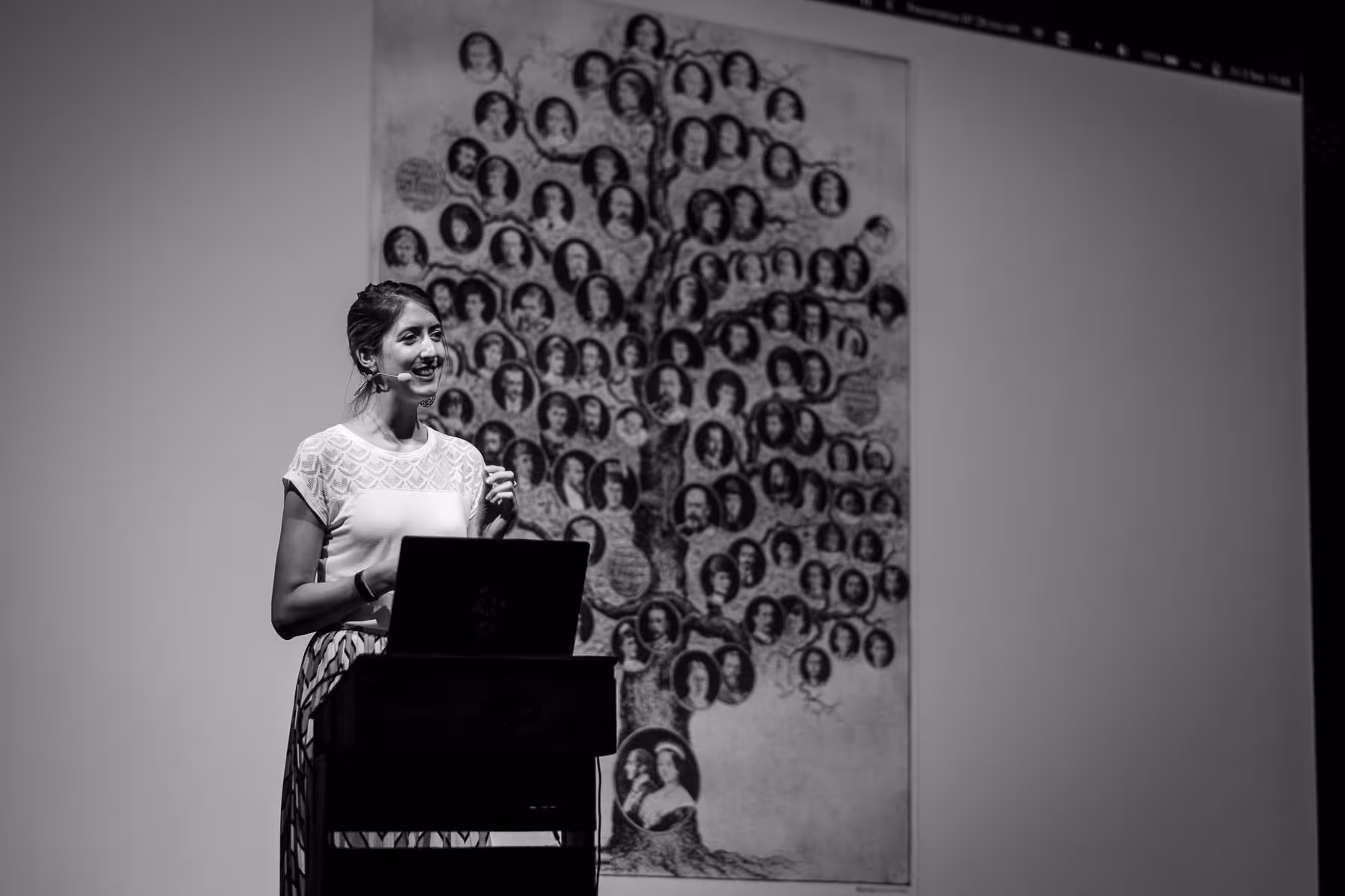 Photo of Nadieh Bremer taken at beyond tellerrand in Berlin 2022 by Florian Ziegler