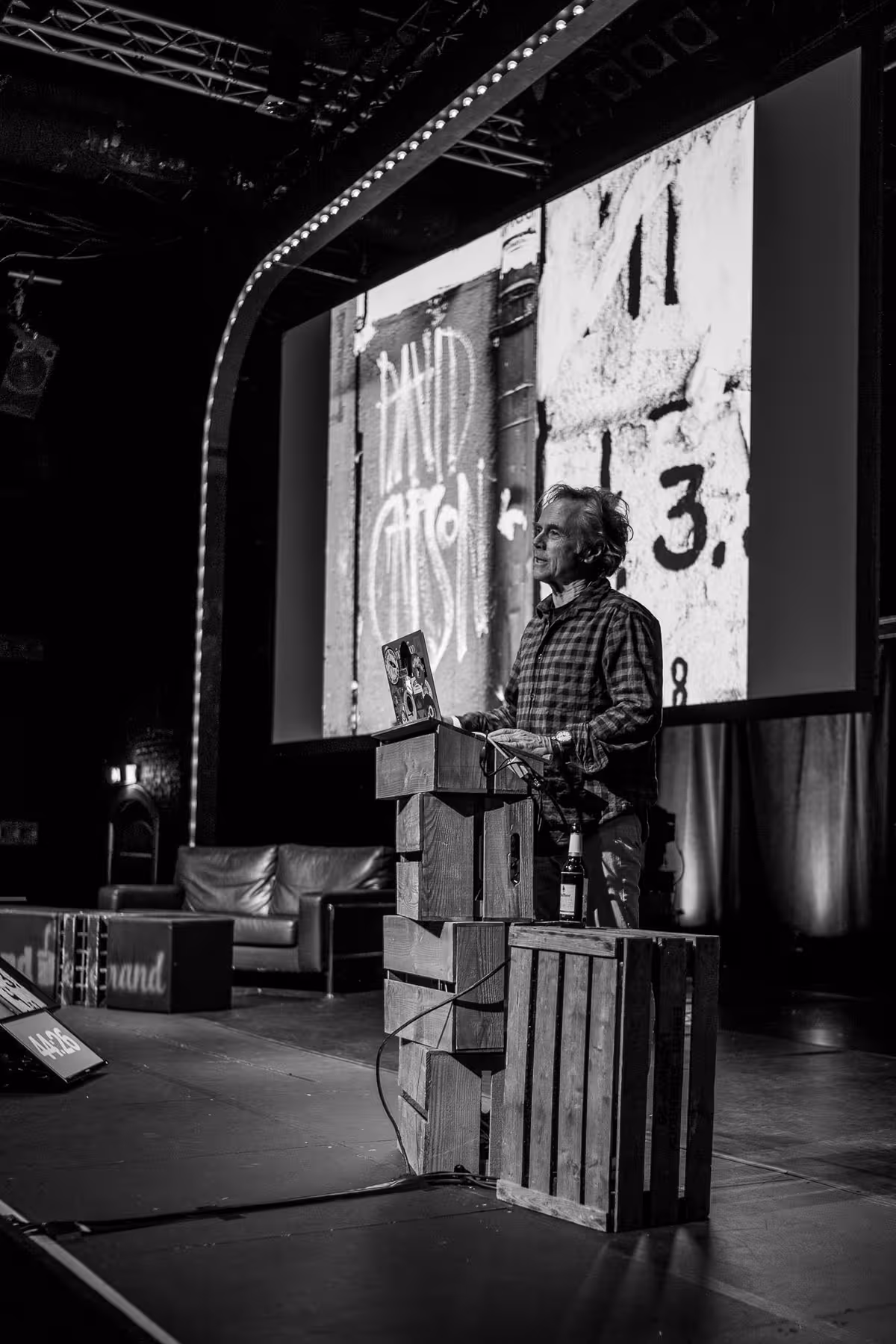 Photo of David Carson taken at beyond tellerrand in Düsseldorf 2019 by Florian Ziegler