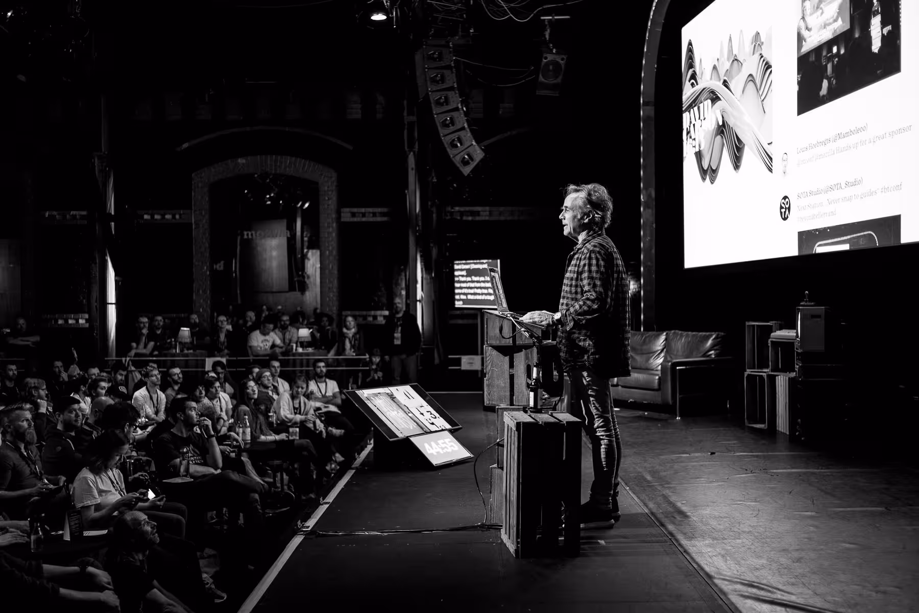 Photo of David Carson taken at beyond tellerrand in Düsseldorf 2019 by Florian Ziegler