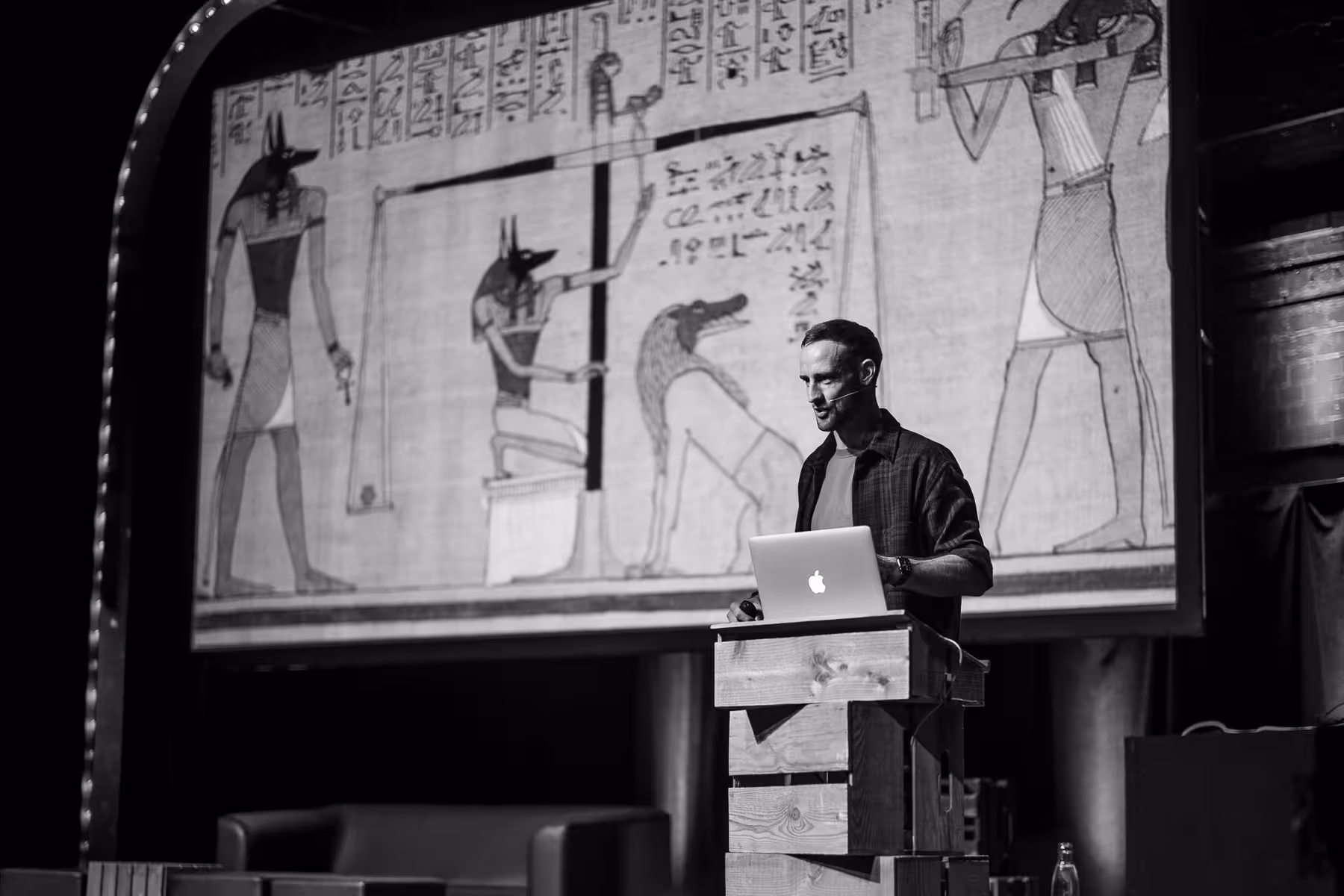 Photo of Harry Roberts taken at beyond tellerrand in Düsseldorf 2021 by Florian Ziegler