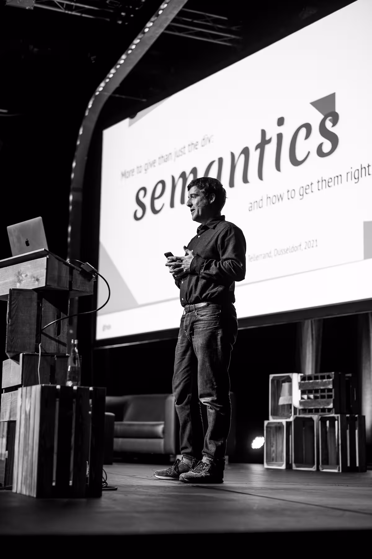 Photo of Hidde de Vries taken at beyond tellerrand in Düsseldorf 2021 by Florian Ziegler