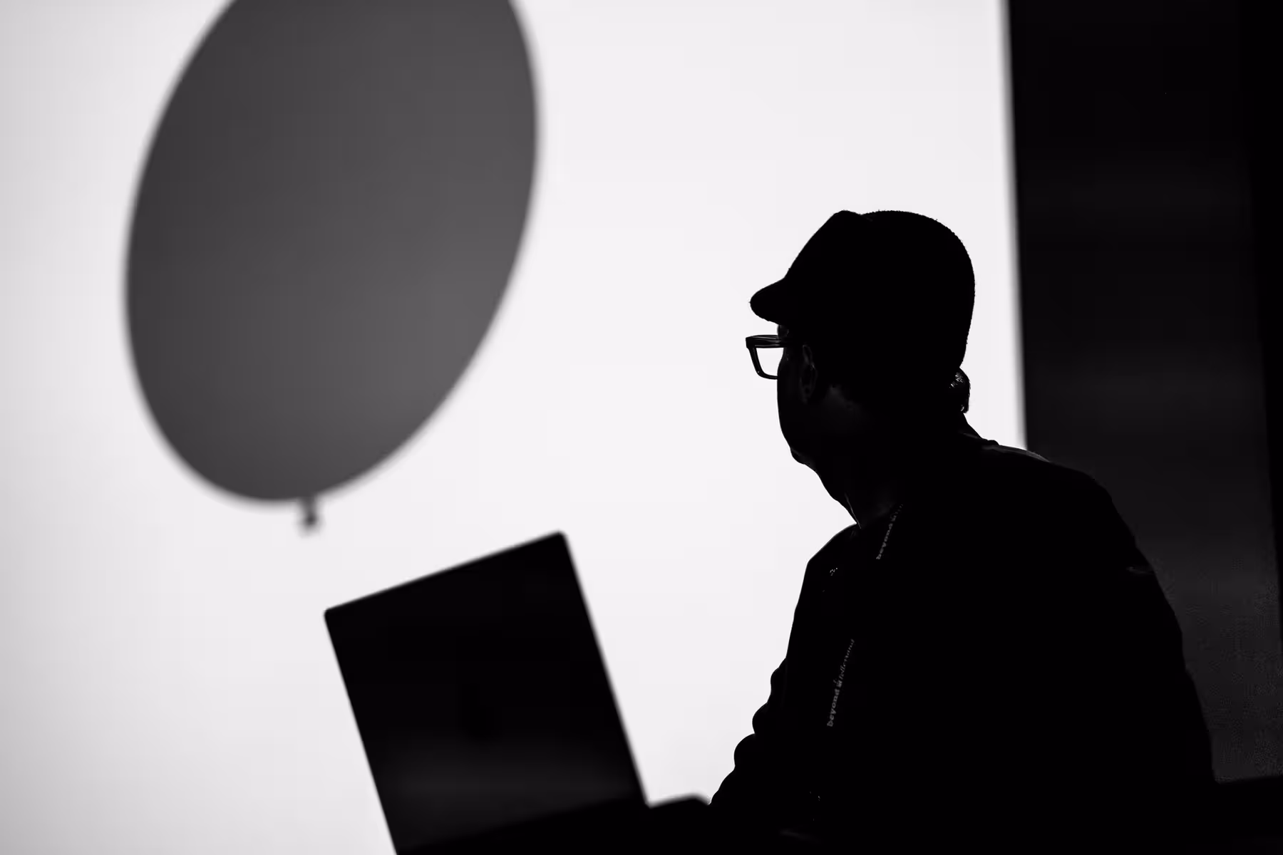 Photo of Noma Bar taken at beyond tellerrand in Düsseldorf 2022 by Florian Ziegler