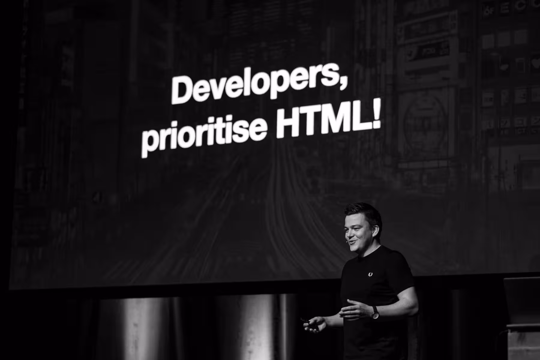 Photo of Manuel Matuzovic taken at beyond tellerrand in Düsseldorf 2022 by Florian Ziegler