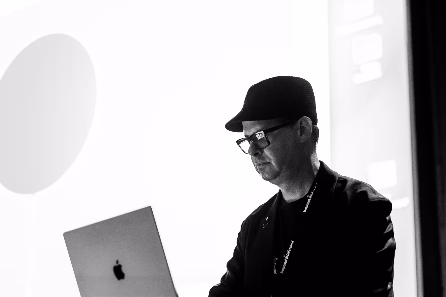 Photo of Noma Bar taken at beyond tellerrand in Düsseldorf 2022 by Florian Ziegler