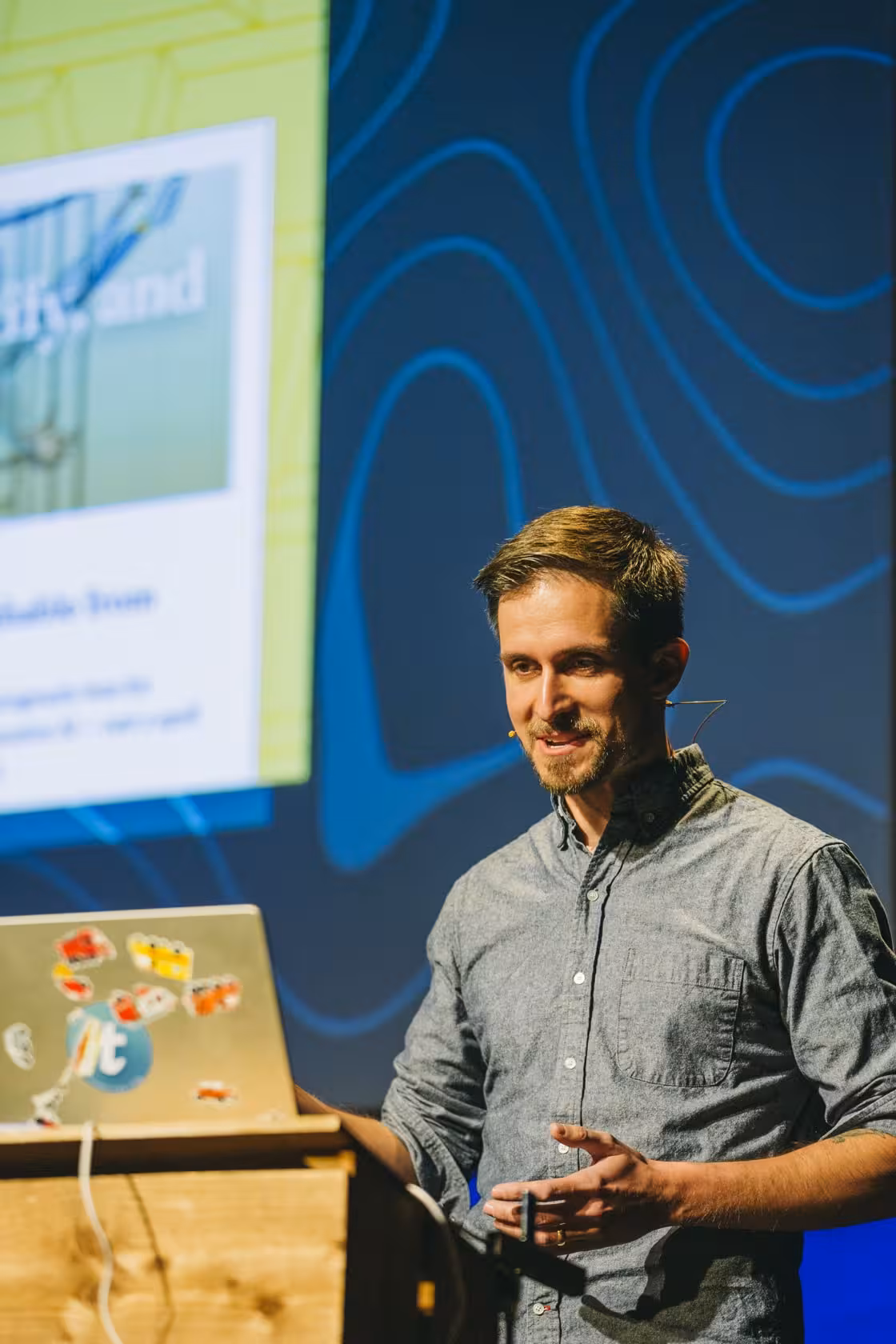 Photo of Scott Kellum taken at beyond tellerrand in Berlin 2023 by Celine Al-Mosawi