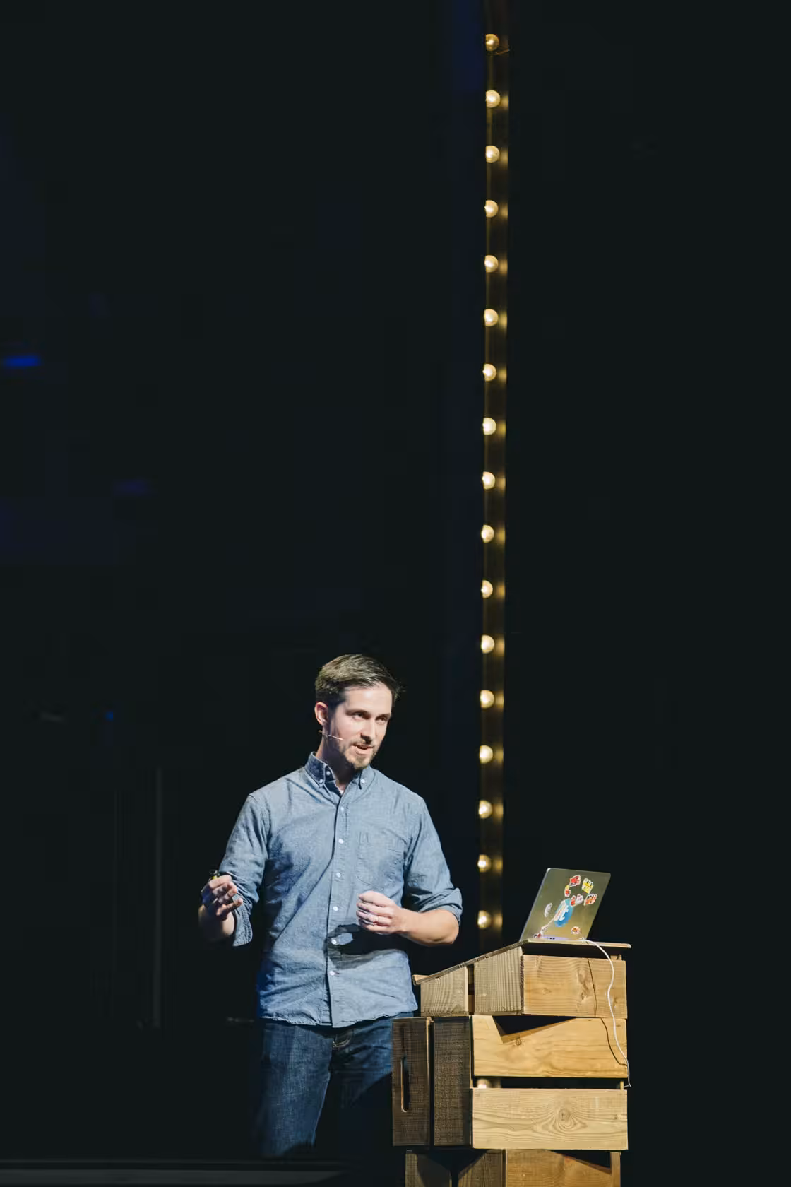Photo of Scott Kellum taken at beyond tellerrand in Berlin 2023 by Celine Al-Mosawi