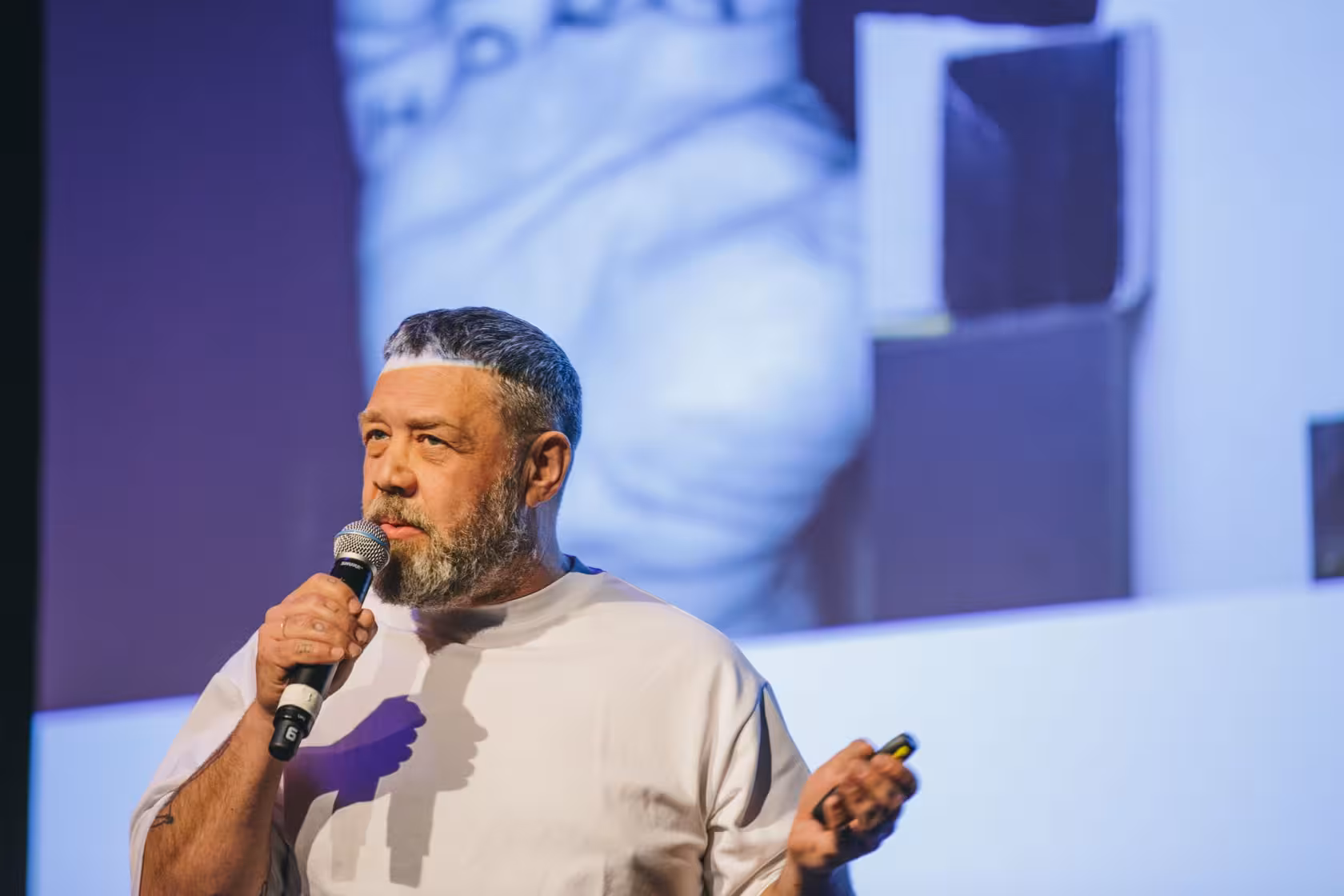 Photo of Eike König taken at beyond tellerrand in Berlin 2023 by Celine Al-Mosawi