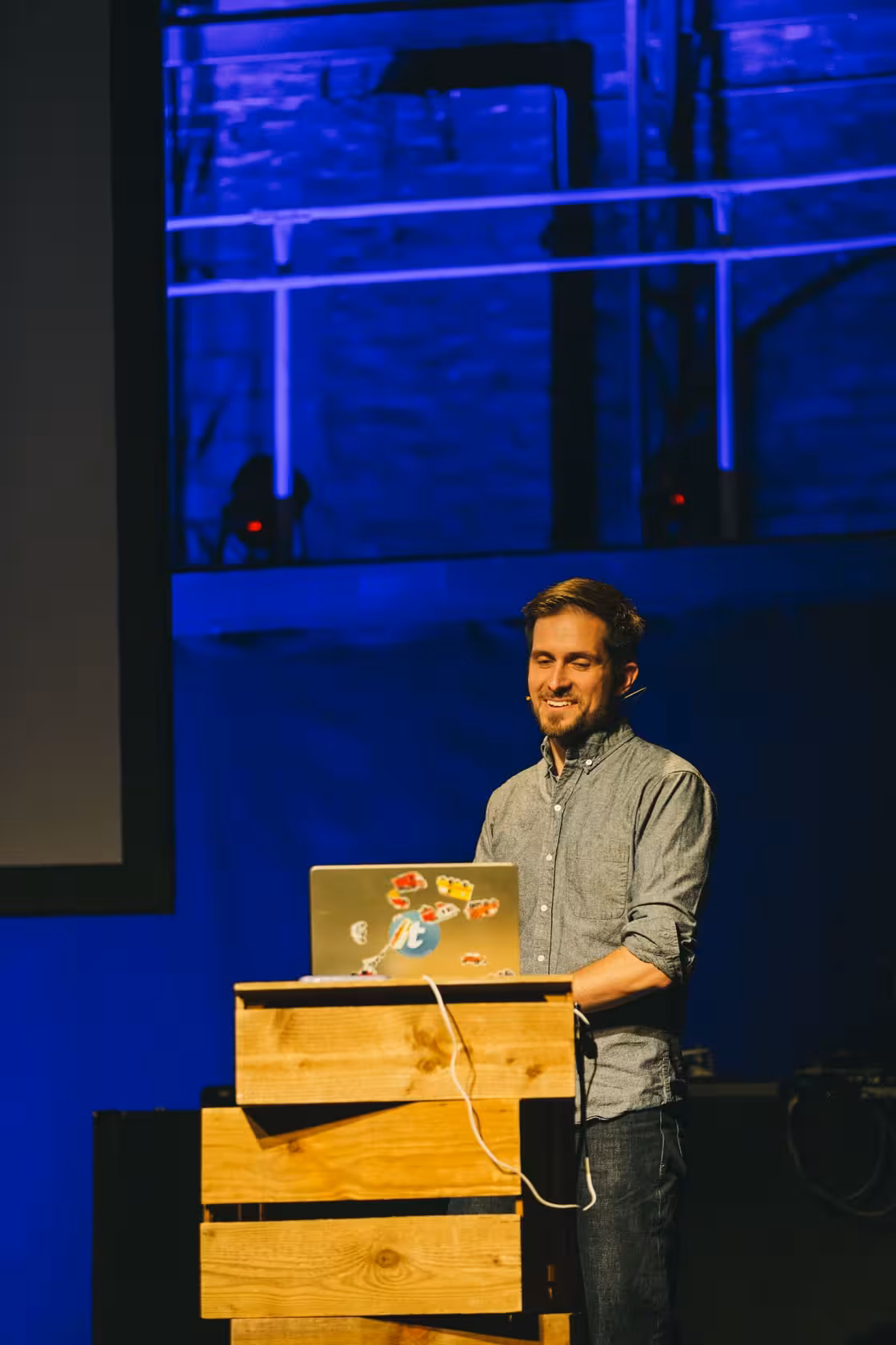 Photo of Scott Kellum taken at beyond tellerrand in Berlin 2023 by Celine Al-Mosawi