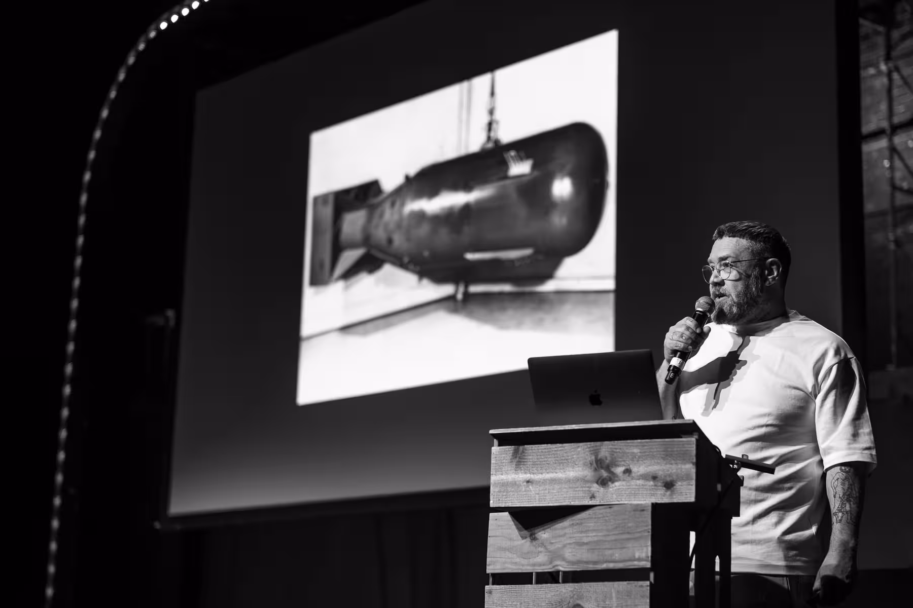 Photo of Eike König taken at beyond tellerrand in Düsseldorf 2023 by Florian Ziegler