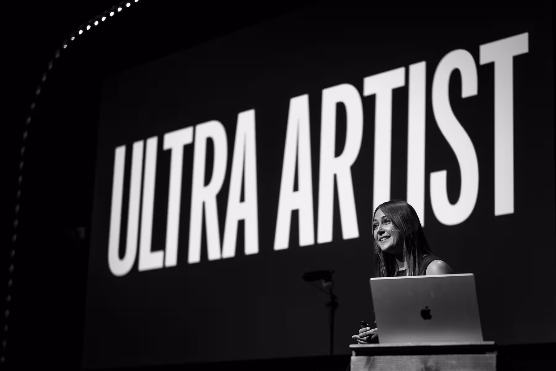 Photo of Gemma O’Brien taken at beyond tellerrand in Düsseldorf 2023 by Florian Ziegler