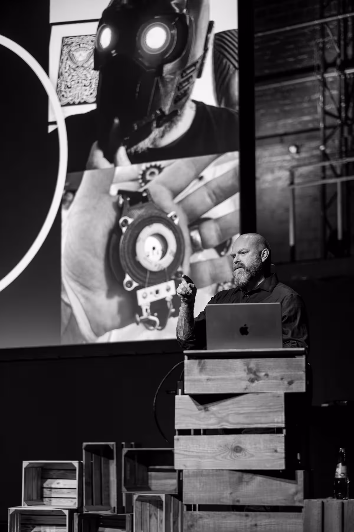 Photo of Hugh Elliott taken at beyond tellerrand in Düsseldorf 2023 by Florian Ziegler