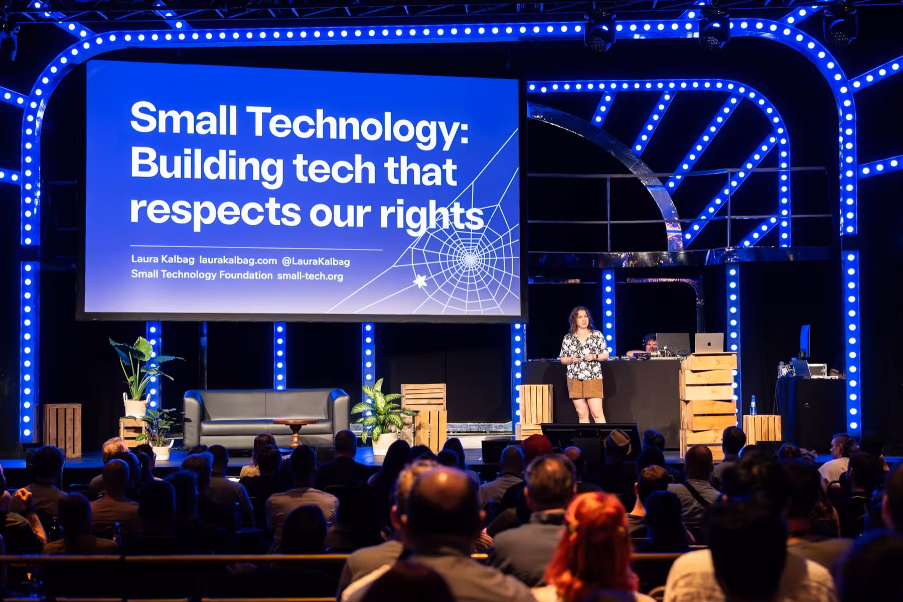 Photo of Laura Kalbag taken at beyond tellerrand in Düsseldorf 2023 by Udo Fritsch
