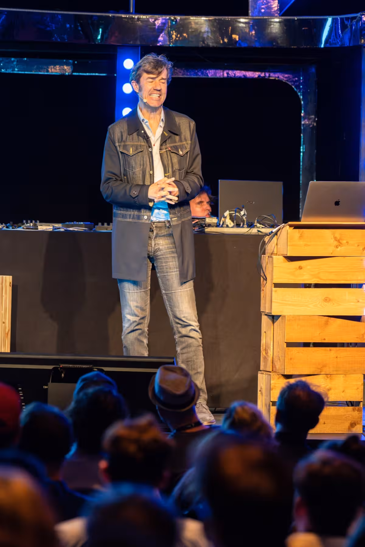 Photo of Stefan Sagmeister taken at beyond tellerrand in Düsseldorf 2023 by Udo Fritsch