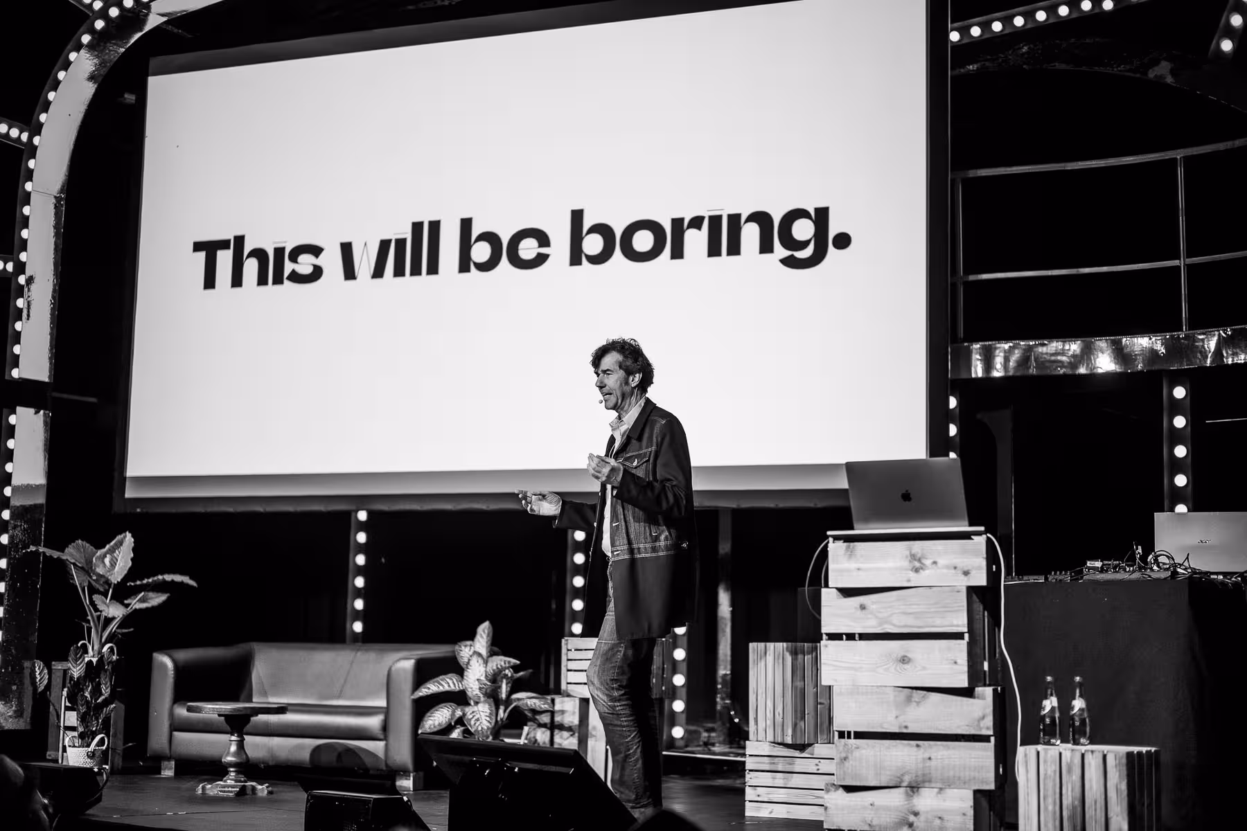 Photo of Stefan Sagmeister taken at beyond tellerrand in Düsseldorf 2023 by Florian Ziegler