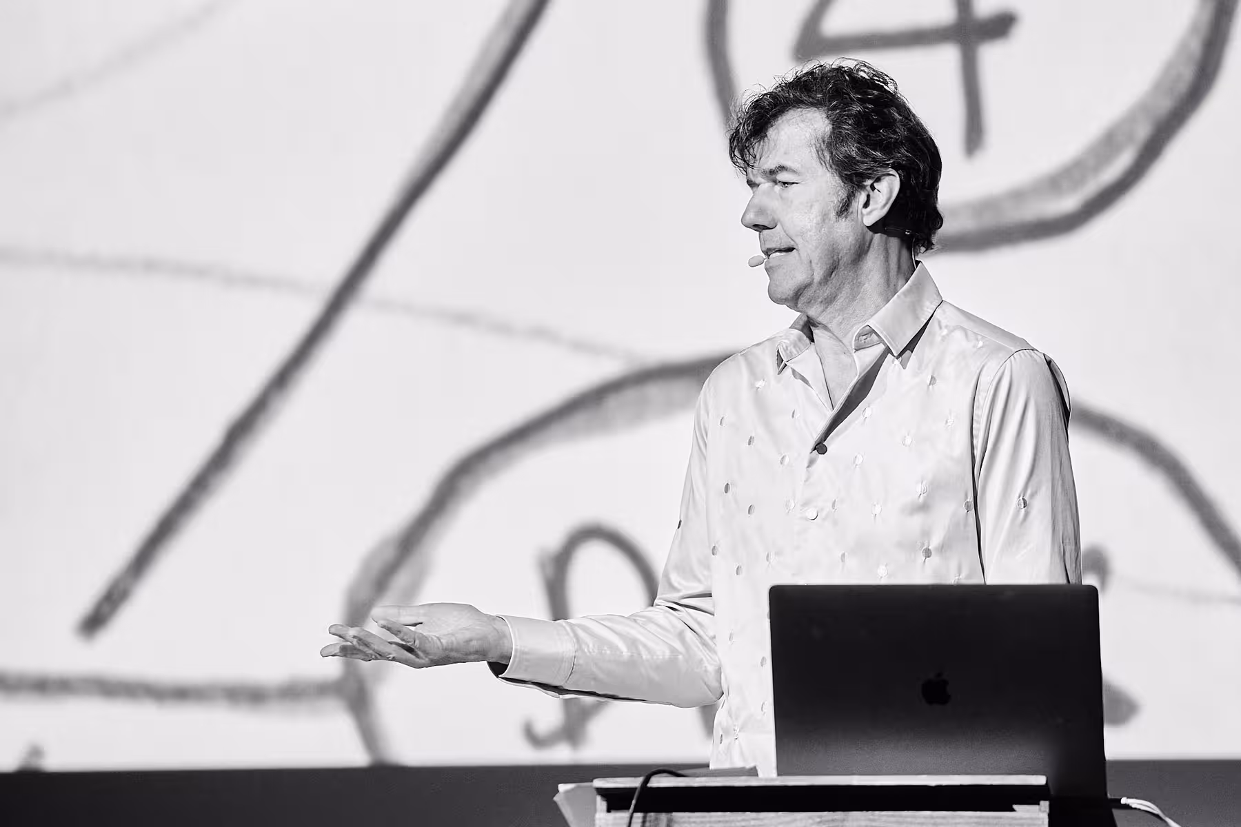 Photo of Stefan Sagmeister taken at beyond tellerrand in Hamburg 2022 by Norman Posselt
