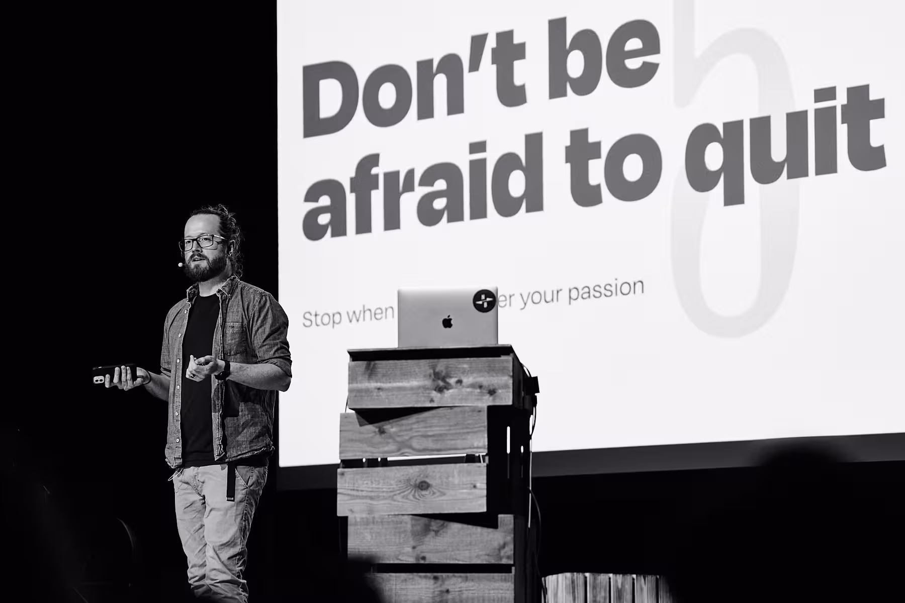 Photo of Elliot Jay Stocks taken at beyond tellerrand in Hamburg 2022 by Norman Posselt