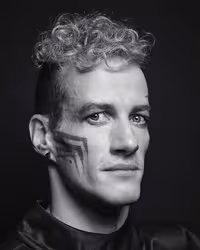 Portrait of Janis McDavid taken at beyond tellerrand in Berlin 2022 by Norman Posselt