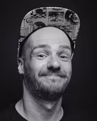 Portrait of Gavin Strange taken at beyond tellerrand in Berlin 2022 by Norman Posselt