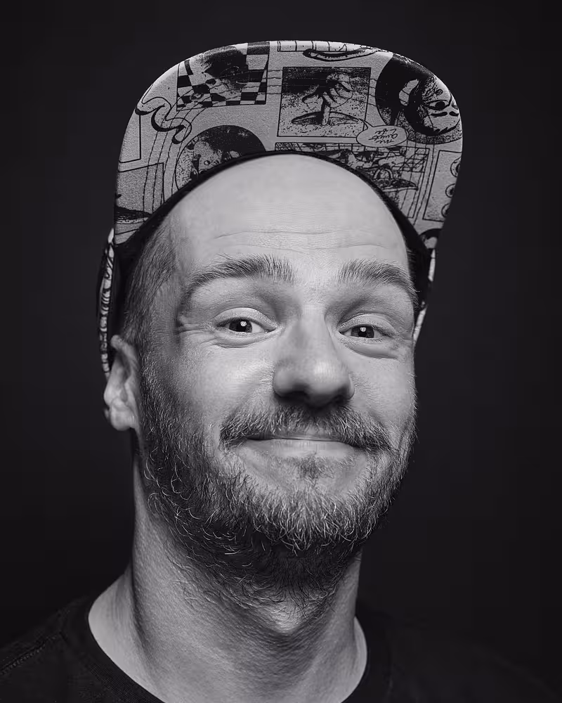 Portrait of Gavin Strange taken at beyond tellerrand in Berlin 2022 by Norman Posselt