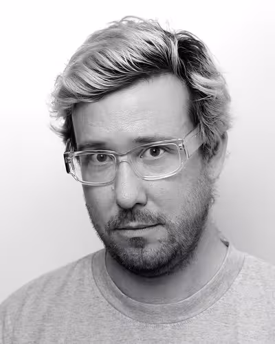 Portrait of Joel Gethin Lewis taken at beyond tellerrand in Berlin 2023 by Norman Posselt