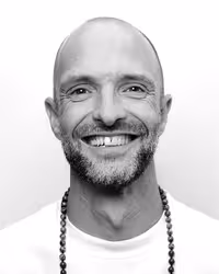 Portrait of Josh Brewer taken at beyond tellerrand in Berlin 2023 by Norman Posselt