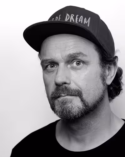 Portrait of Niels Kiené taken at beyond tellerrand in Berlin 2023 by Norman Posselt