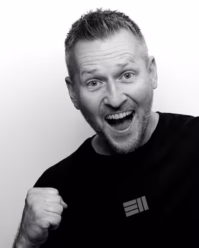 Portrait of Robert Hranitzky taken at beyond tellerrand in Berlin 2023 by Norman Posselt