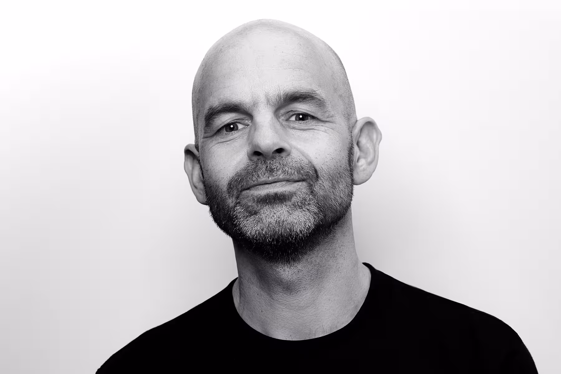 Portrait of Rob Draper taken at beyond tellerrand in Berlin 2023 by Norman Posselt