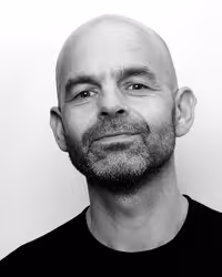 Portrait of Rob Draper taken at beyond tellerrand in Berlin 2023 by Norman Posselt