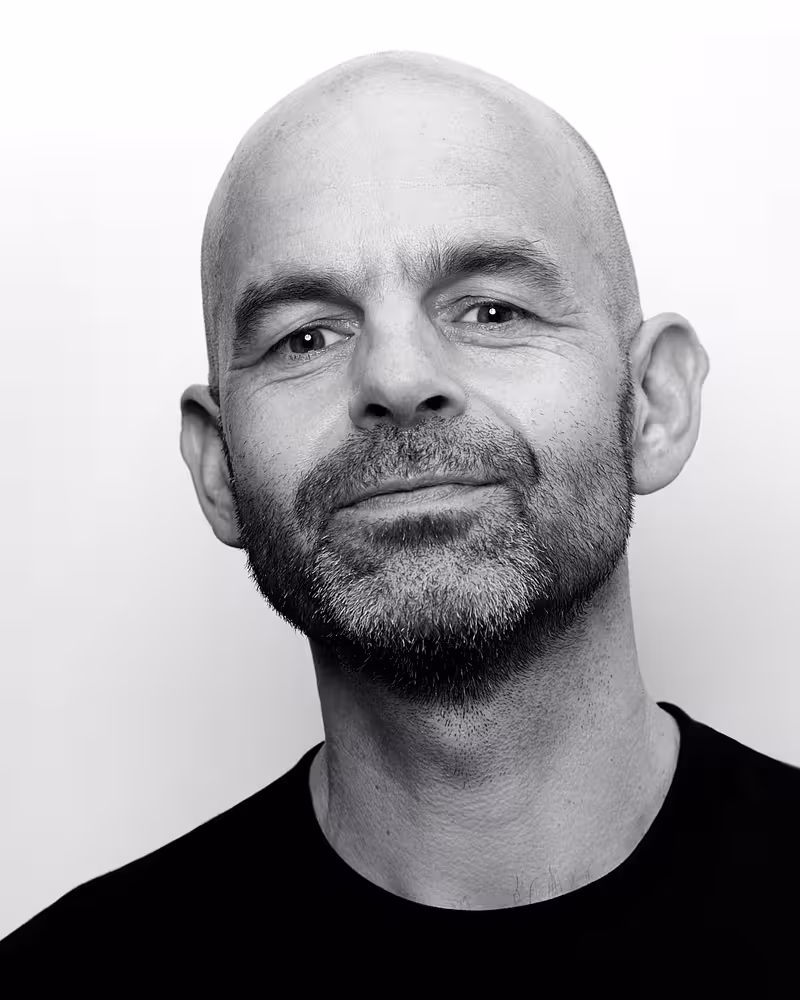 Portrait of Rob Draper taken at beyond tellerrand in Berlin 2023 by Norman Posselt