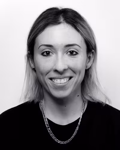 Portrait of Charlie Gerard taken at beyond tellerrand in Berlin 2023 by Norman Posselt