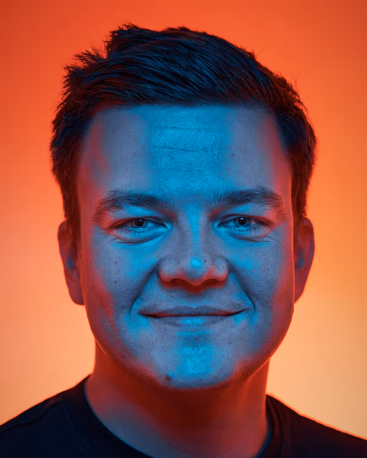 Portrait of Manuel Matuzovic taken at beyond tellerrand in Berlin 2024 by Norman Posselt