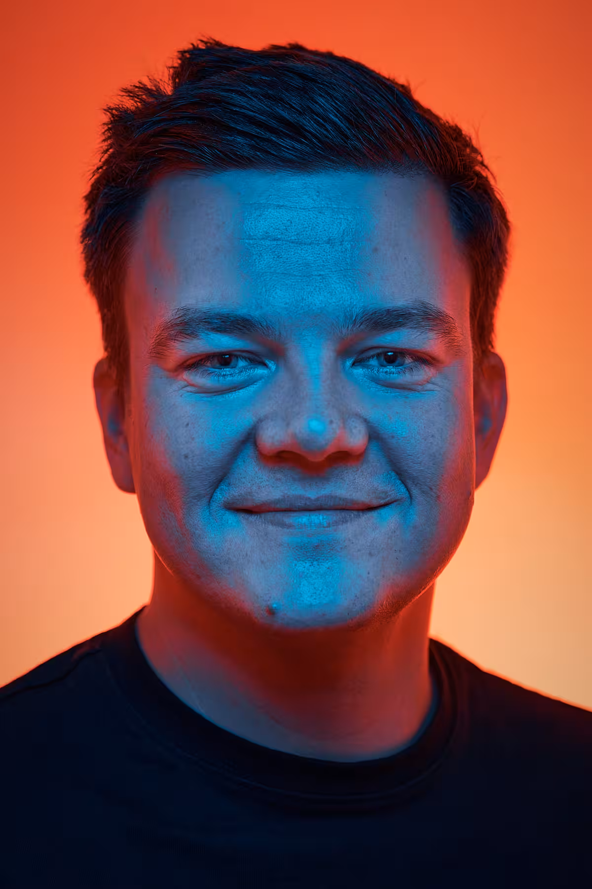 Portrait of Manuel Matuzovic taken at beyond tellerrand in Berlin 2024 by Norman Posselt