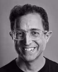 Portrait of Tantek Çelik taken at beyond tellerrand in Düsseldorf 2019 by Norman Posselt