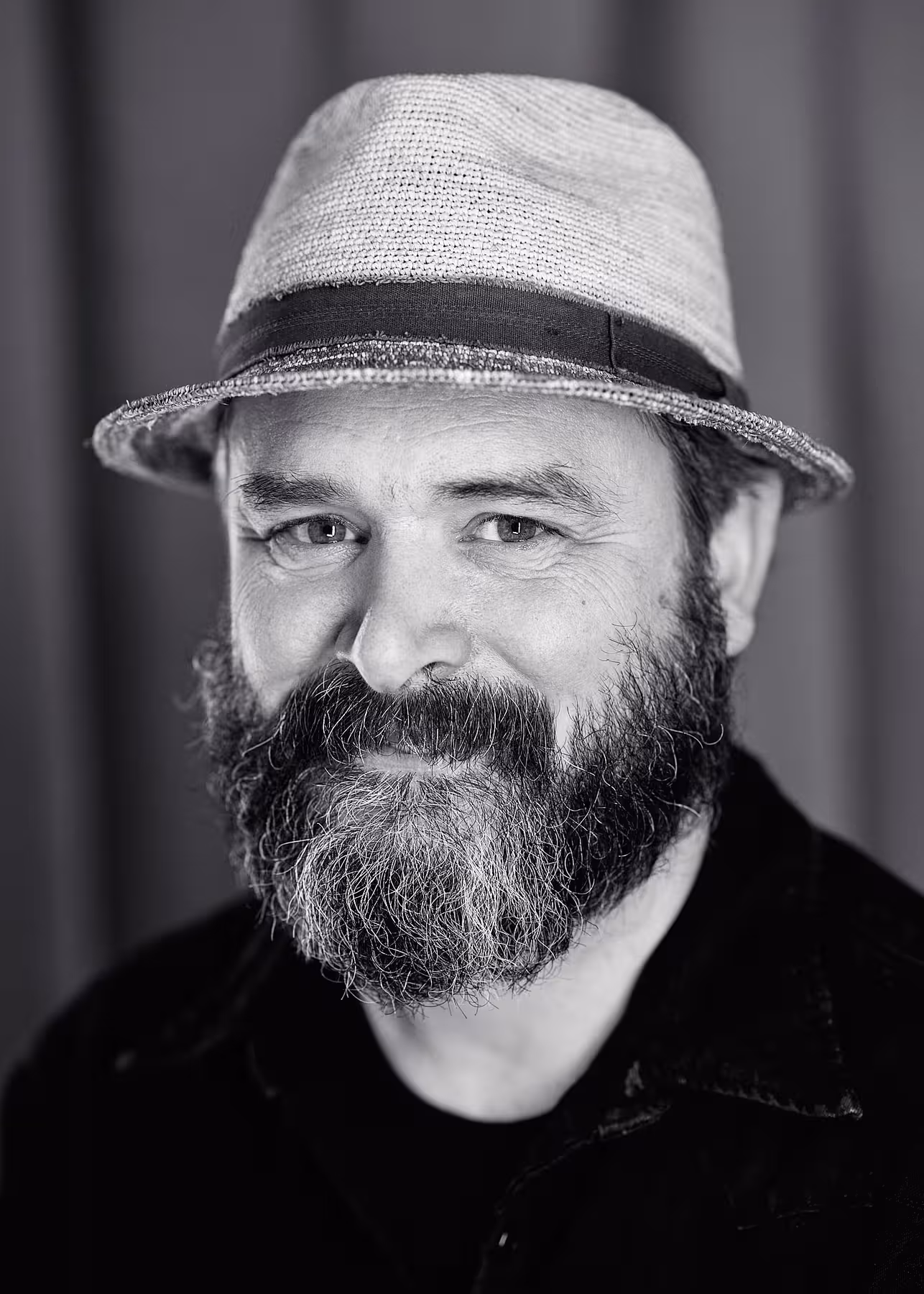 Portrait of Vasilis van Gemert taken at beyond tellerrand in Düsseldorf 2022 by Norman Posselt