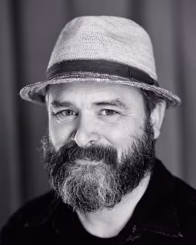 Portrait of Vasilis van Gemert taken at beyond tellerrand in Düsseldorf 2022 by Norman Posselt