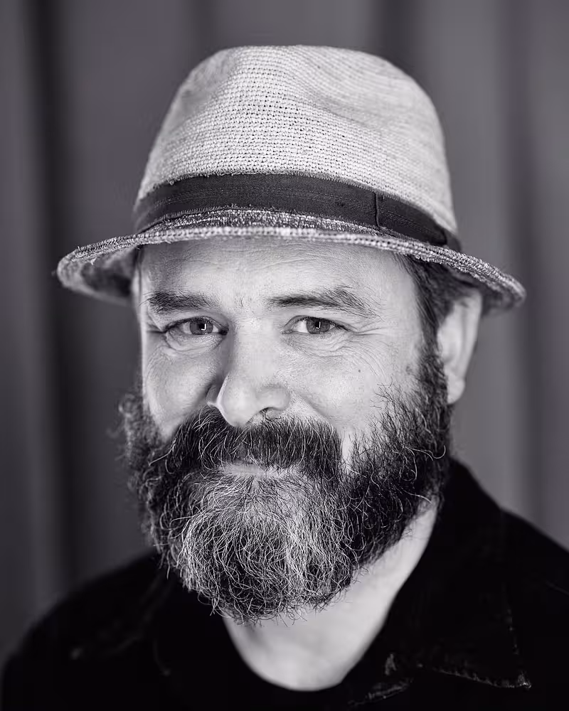 Portrait of Vasilis van Gemert taken at beyond tellerrand in Düsseldorf 2022 by Norman Posselt