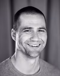 Portrait of Tim Kadlec taken at beyond tellerrand in Düsseldorf 2022 by Norman Posselt