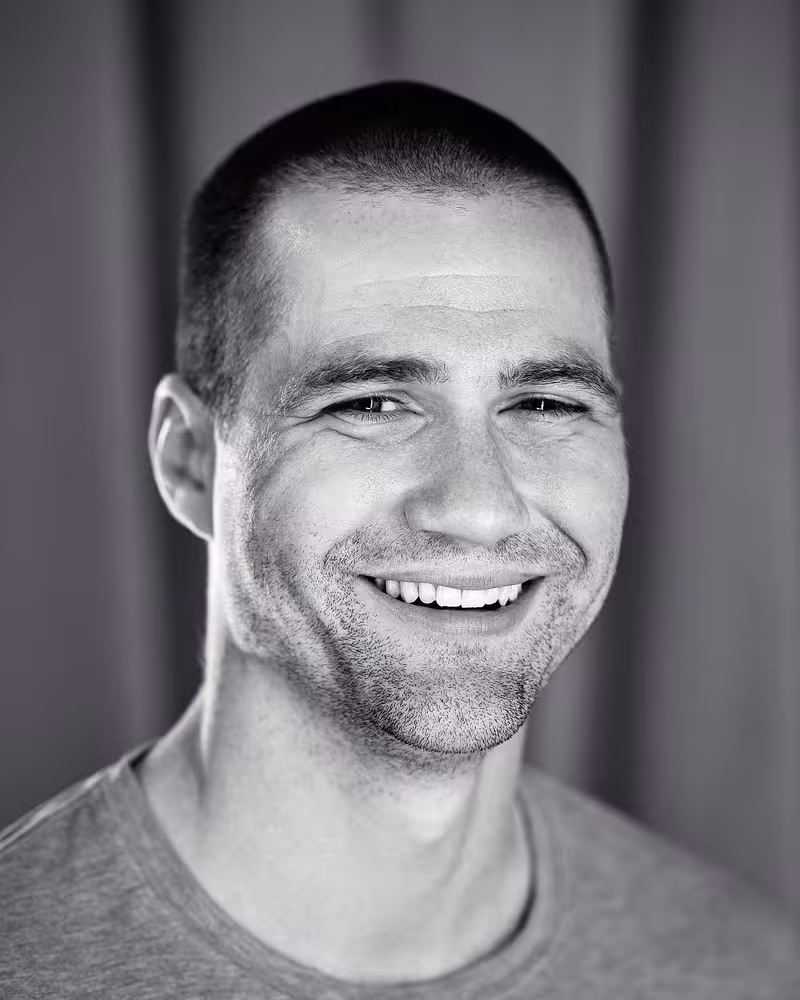 Portrait of Tim Kadlec taken at beyond tellerrand in Düsseldorf 2022 by Norman Posselt