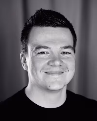 Portrait of Manuel Matuzovic taken at beyond tellerrand in Düsseldorf 2022 by Norman Posselt