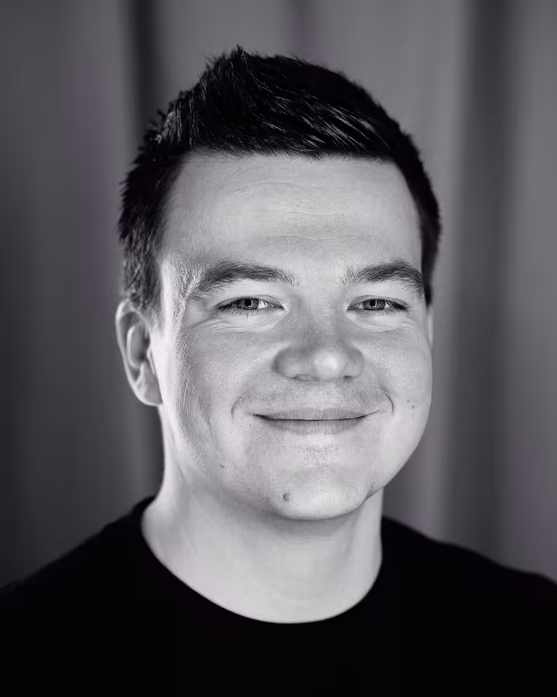 Portrait of Manuel Matuzovic taken at beyond tellerrand in Düsseldorf 2022 by Norman Posselt