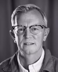 Portrait of Aarron Walter taken at beyond tellerrand in Düsseldorf 2022 by Norman Posselt