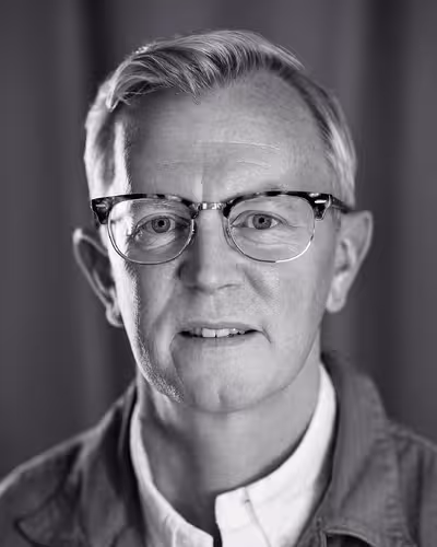 Portrait of Aarron Walter taken at beyond tellerrand in Düsseldorf 2022 by Norman Posselt