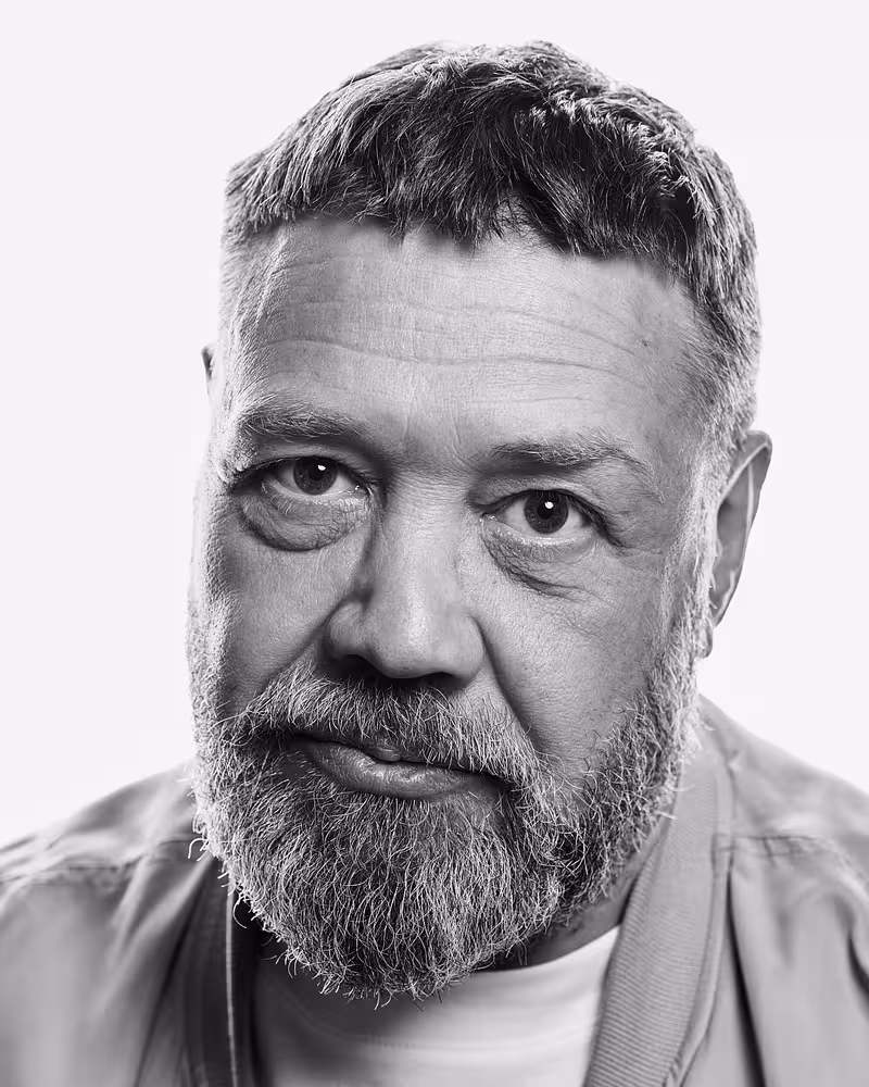 Portrait of Eike König taken at beyond tellerrand in Düsseldorf 2023 by Norman Posselt