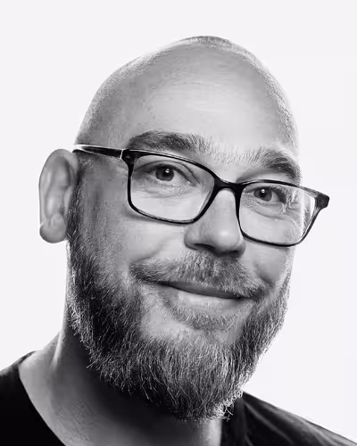 Portrait of Tobias Kunisch taken at beyond tellerrand in Düsseldorf 2023 by Norman Posselt