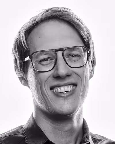 Portrait of Oliver Schöndorfer taken at beyond tellerrand in Düsseldorf 2024 by Norman Posselt