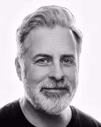 Portrait of David de Léon taken at beyond tellerrand in Düsseldorf 2024 by Norman Posselt